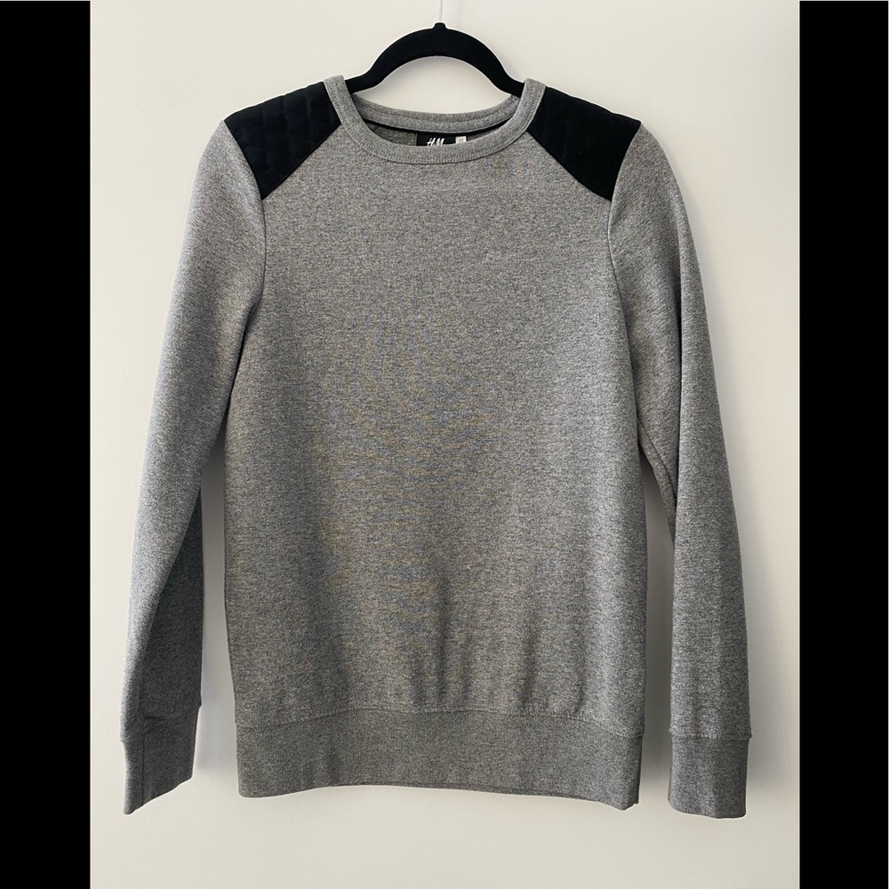 H&M GREY AND BLACK CAPPED SHOULDER SWEATSHIRT